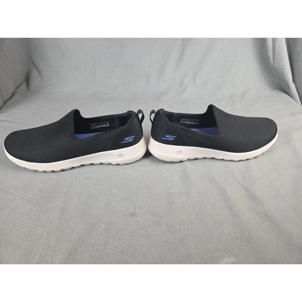 Skechers go walk